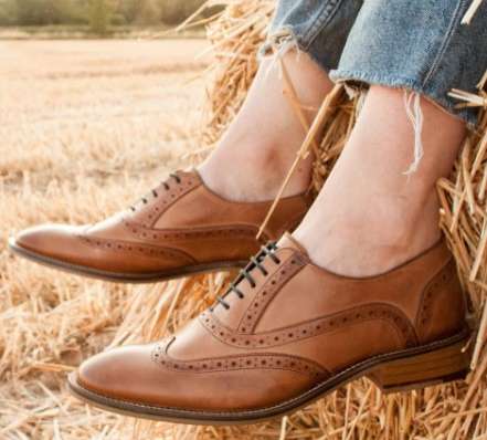 Closure Type of Brogue Shoes and Oxford Shoes
